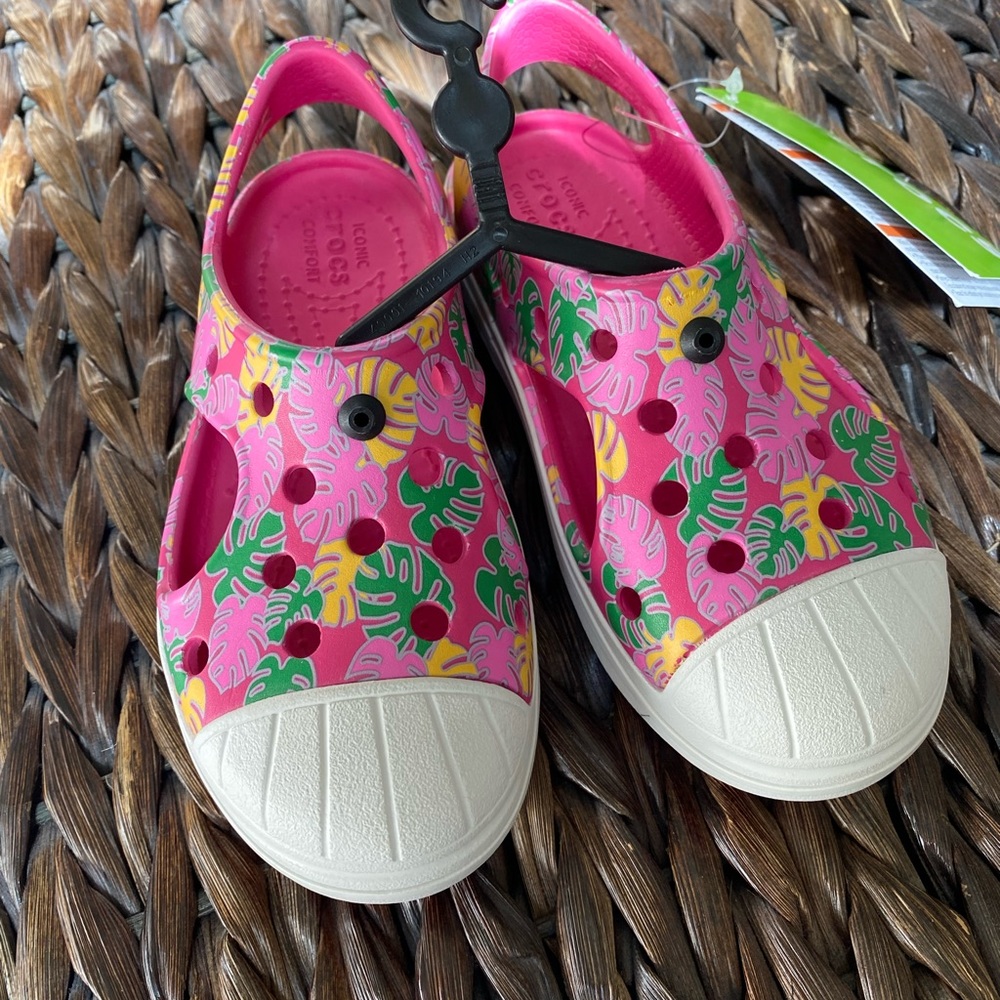 Kids Size 11 New Crocs Sandals in Tropical Print 🏝
